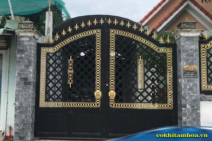 Các mẫu cửa cổng sắt 2 cánh đang rất được ưa chuộng hiện nay