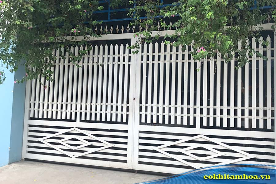 Mẫu cửa cổng sắt lùa 2 cánh