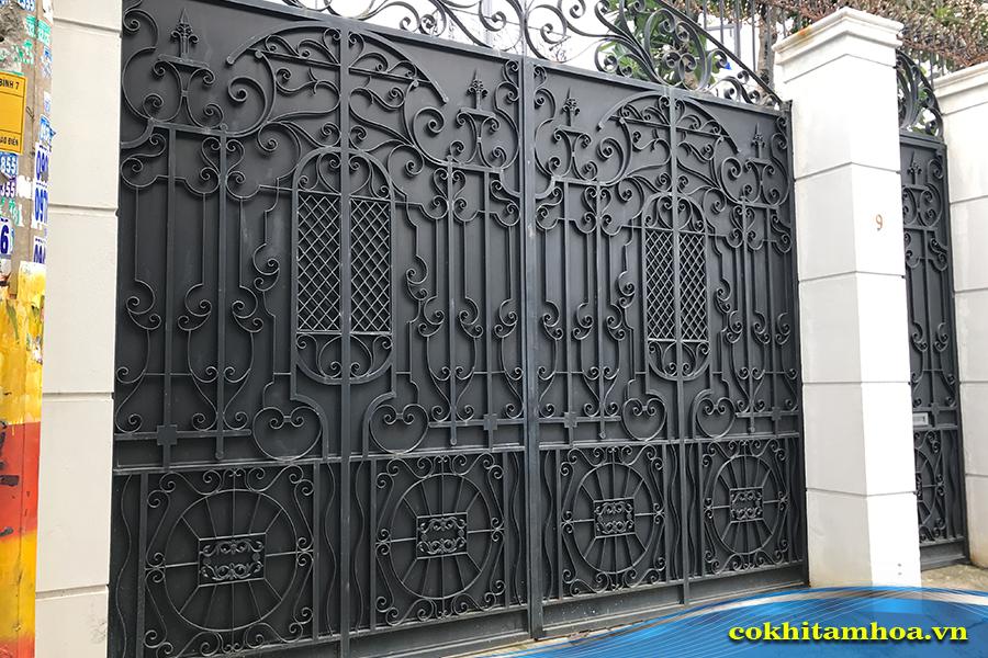 Mẫu cổng 2 cánh mỹ thuật đẹp