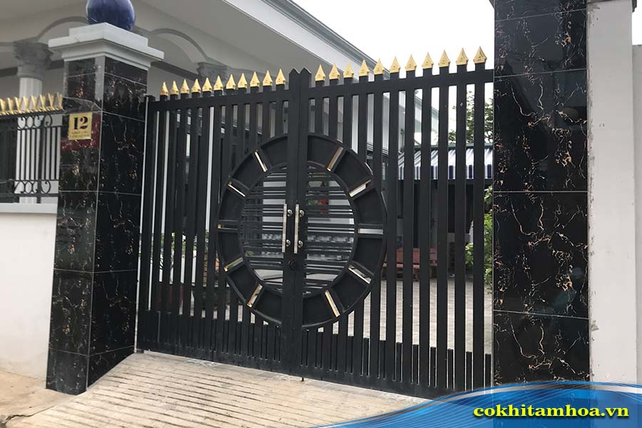 Mẫu cổng cửa rào sắt 2 cánh đẹp