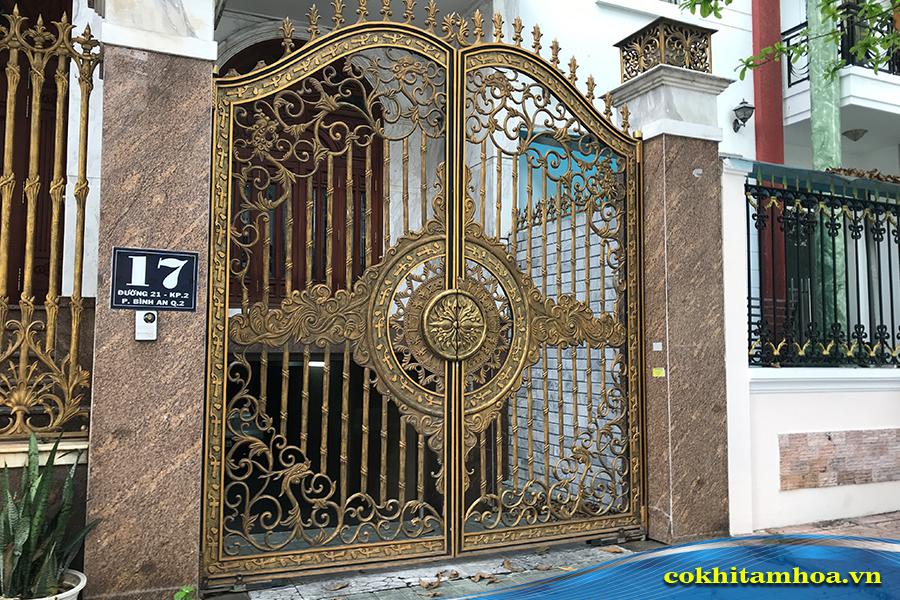 Các mẫu cổng cửa 2 cánh đẹp có giá thành rất hợp lý