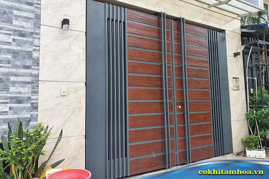 Mẫu cửa cổng sắt 2 cánh giả gỗ