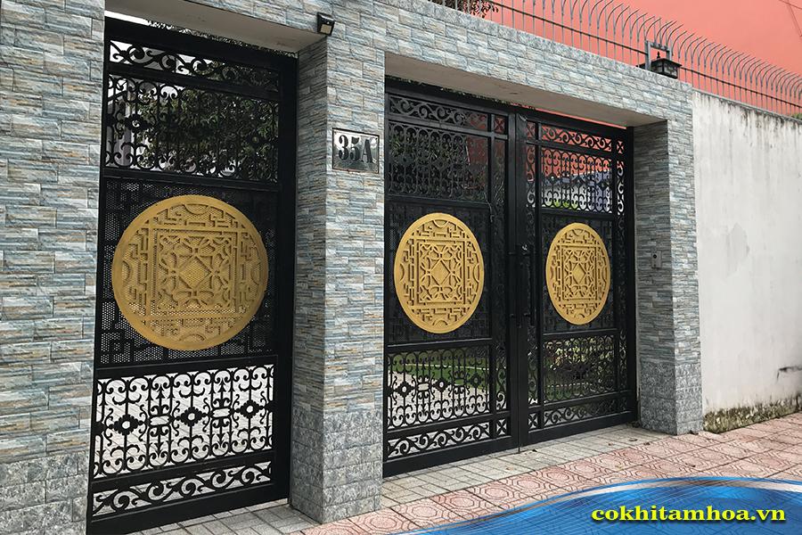 Mẫu cổng sắt CNC đẹp 3 cánh