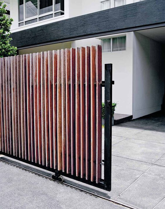 Loại cổng sắt lùa cho sân vườn