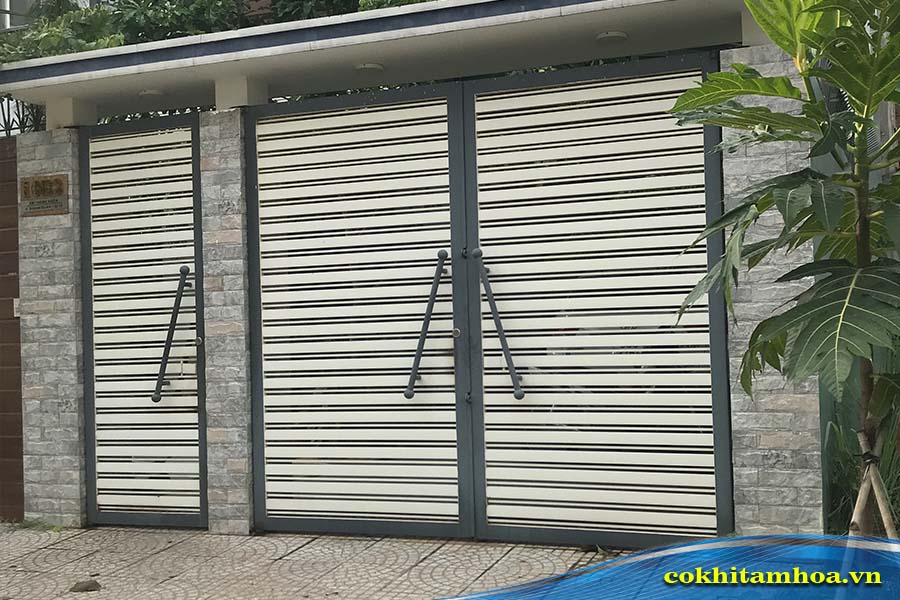 Cửa cổng nhà cấp 4 ở nông thôn đơn giản
