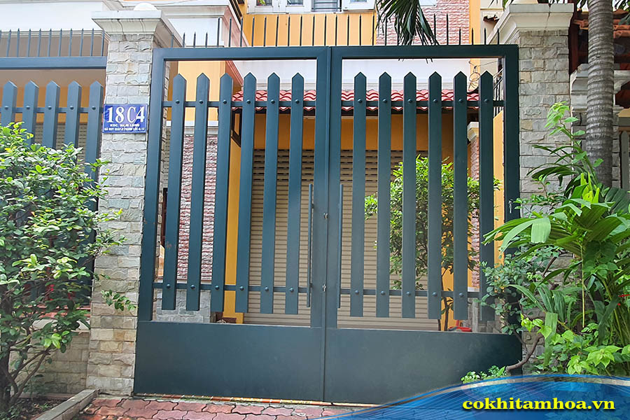 Mẫu cổng sắt hộp 2 cánh 0010