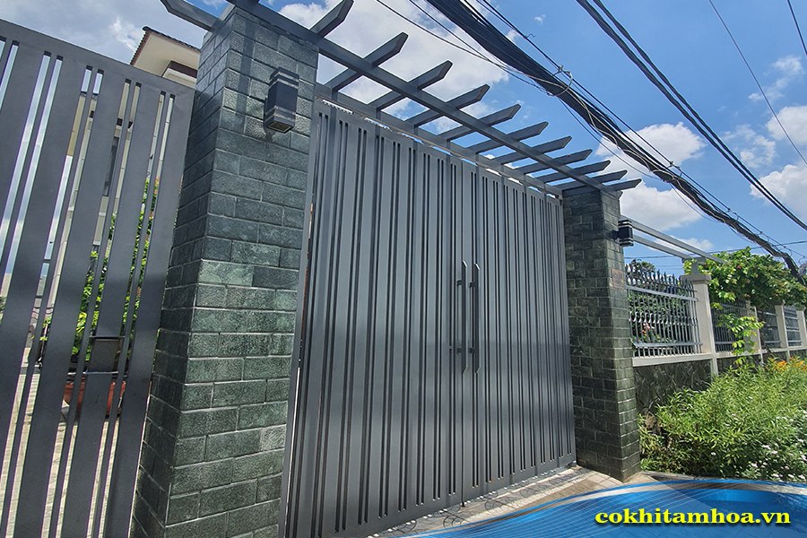 Mẫu cổng sắt hộp 2 cánh 014