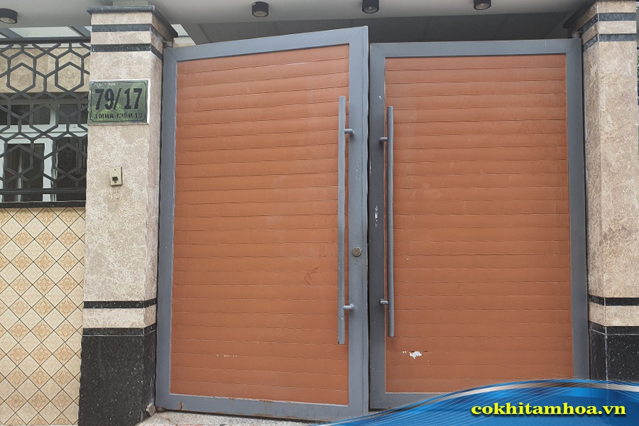 Mẫu cổng sắt hộp 2 cánh 017