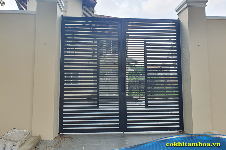 Mẫu cổng sắt hộp 2 cánh 051