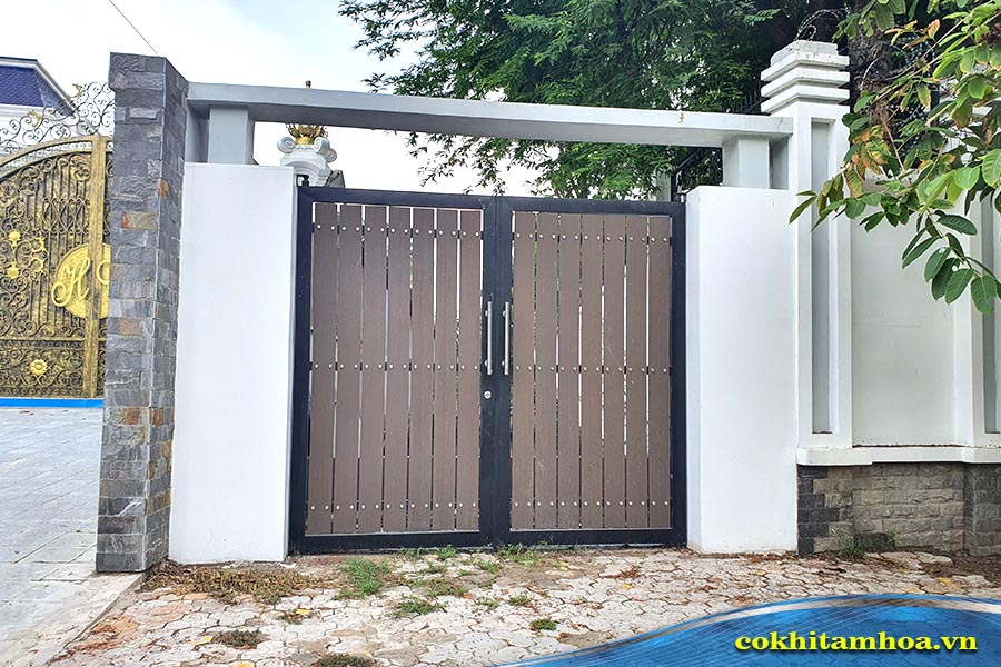 Mẫu cổng sắt hộp 2 cánh 057