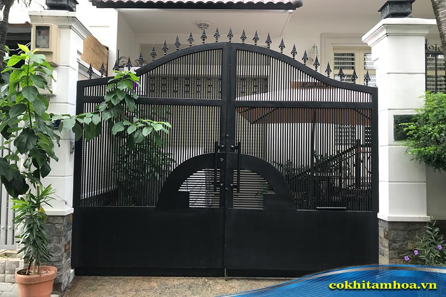 Mẫu cổng sắt hộp 2 cánh 068