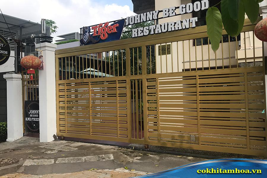 Mẫu cổng sắt hộp 2 cánh 075