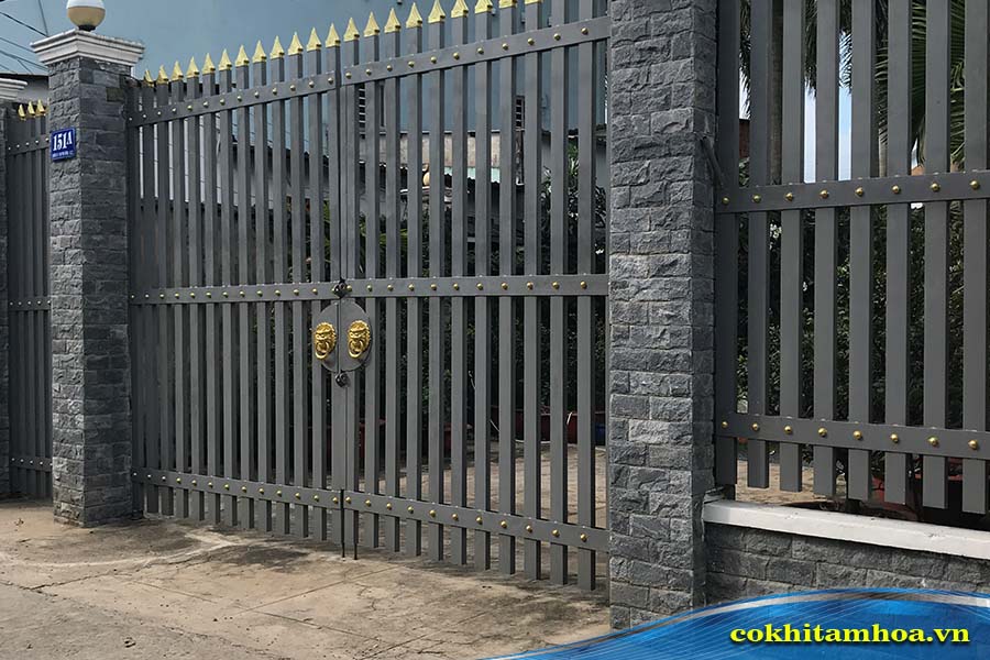 Mẫu cổng sắt hộp 2 cánh 079