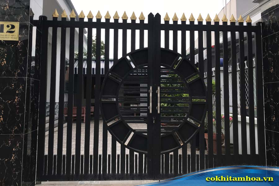 Mẫu cổng sắt hộp 2 cánh