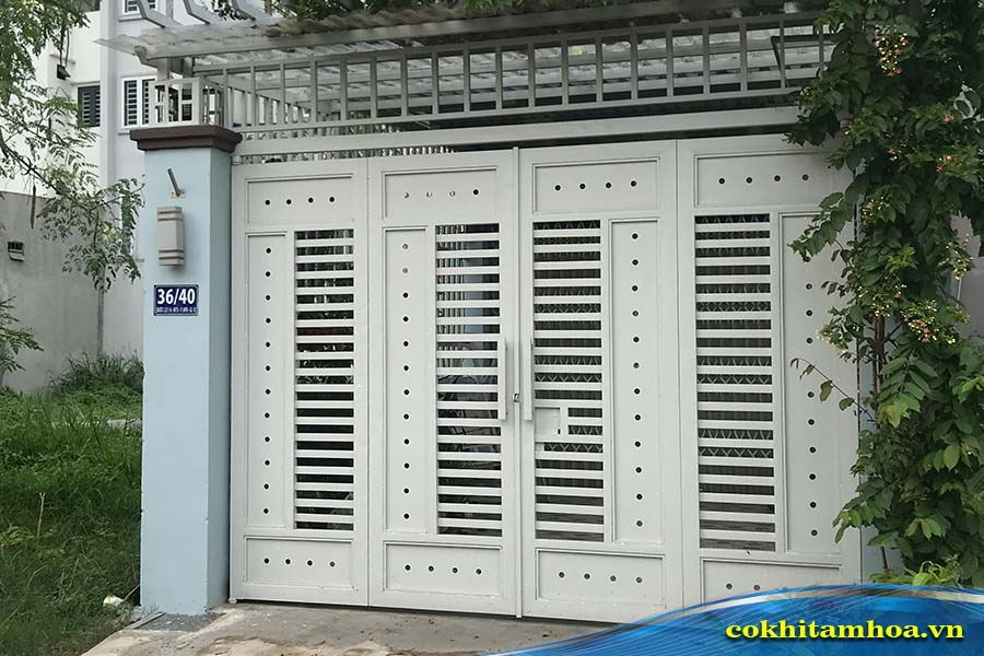 Mẫu cổng sắt hộp 4 cánh 085