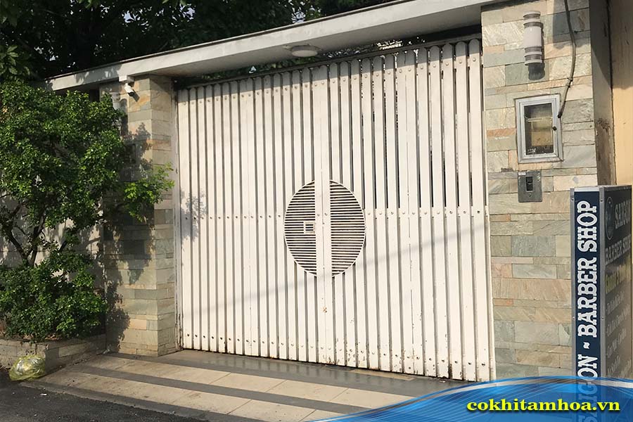 Mẫu cổng sắt hộp 4 cánh 090