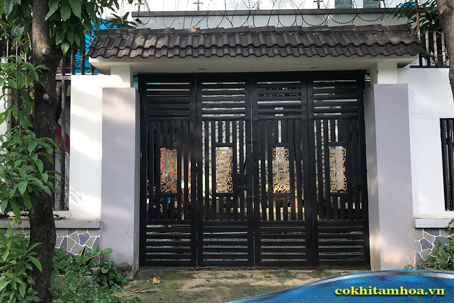 Mẫu cổng sắt hộp 4 cánh 094