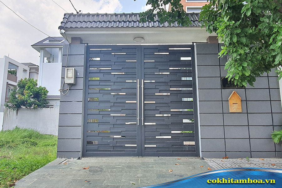 Mẫu cổng sắt hộp nghệ thuật 002