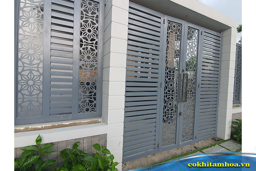 Mẫu cổng sắt hộp nghệ thuật 050
