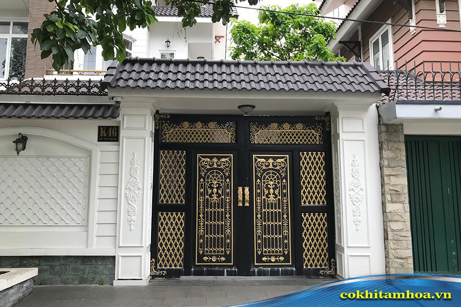 Mẫu cổng sắt hộp nghệ thuật 077