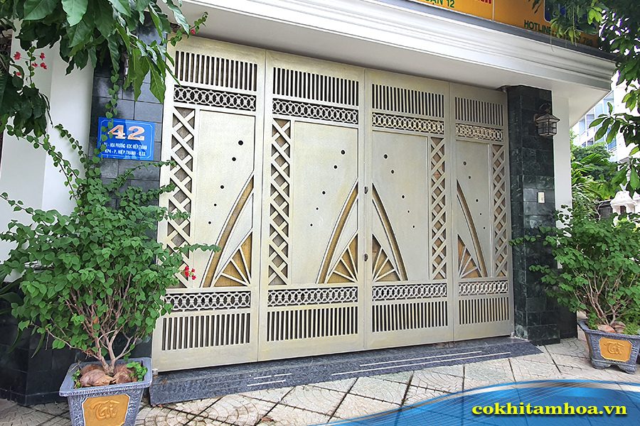 Mẫu cửa cổng sắt nhà cấp 4 đóng mở thông minh