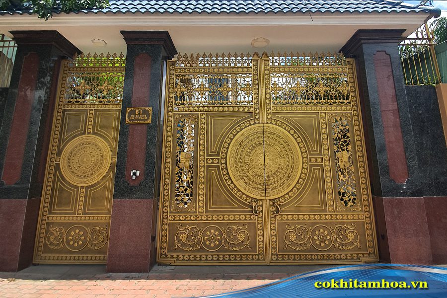 Mẫu cửa cổng nhôm đúc 3 cánh đẹp