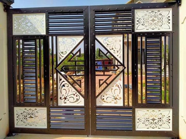 Cổng sắt 2 cánh sơn tĩnh điện phù hợp cho nhiều không gian
