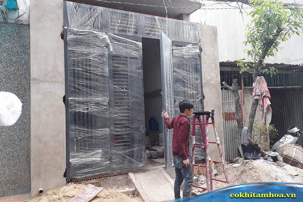 Thi công lắp đặt cổng sắt hộp