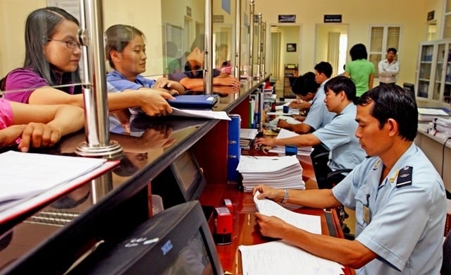 Chuẩn bị hồ sơ và nộp cho Chi cục Hải quan nơi nhập khẩu gạch chịu lửa