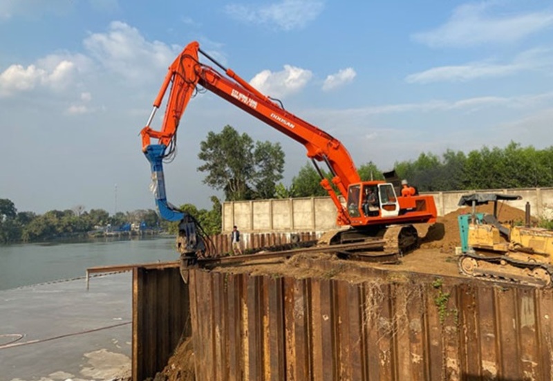 Đóng cừ Larsen búa rung đang là dịch vụ được nhiều khách hàng sử dụng hiện nay