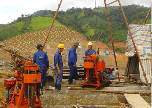 Khoan địa chất để đánh giá mức độ phù hợp của địa điểm với công trình dự kiến xây dựng
