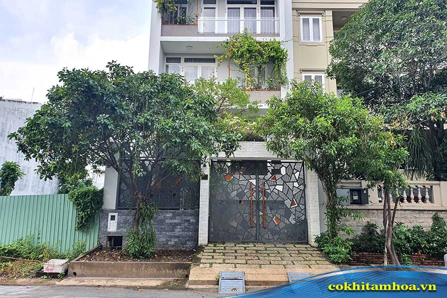 Mẫu cổng 2 cánh CNC đảm bảo an toàn cho ngôi nhà