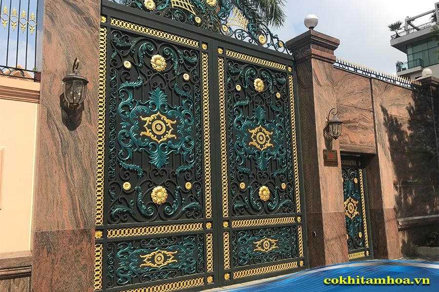 Mẫu cổng sắt mỹ thuật 2 cánh 077