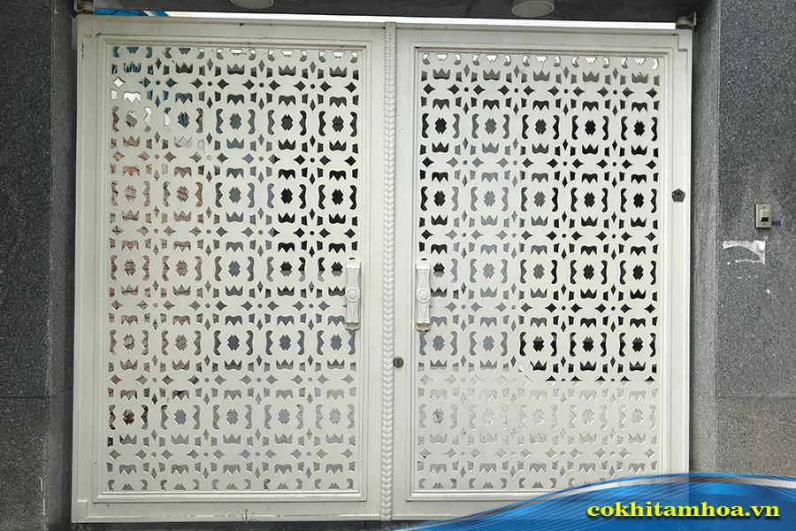 Mẫu cổng CNC 2 cánh kết hợp đa dạng nguyên vật liệu