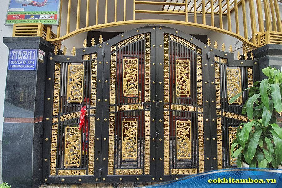 Mẫu cửa sắt mỹ thuật 4 cánh 010