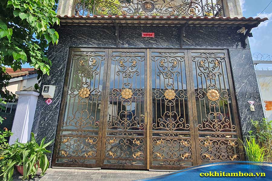 Mẫu cửa sắt mỹ thuật 4 cánh 101
