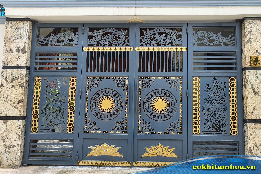 Mẫu cửa cổng cnc 4 cánh phong cách tân cổ điển