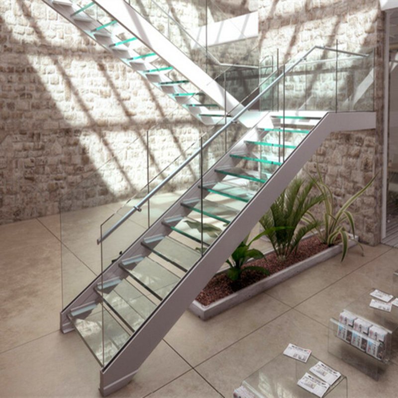 Có nên làm cầu thang rích rắc không? 30 thiết kế HOT nhất 2022